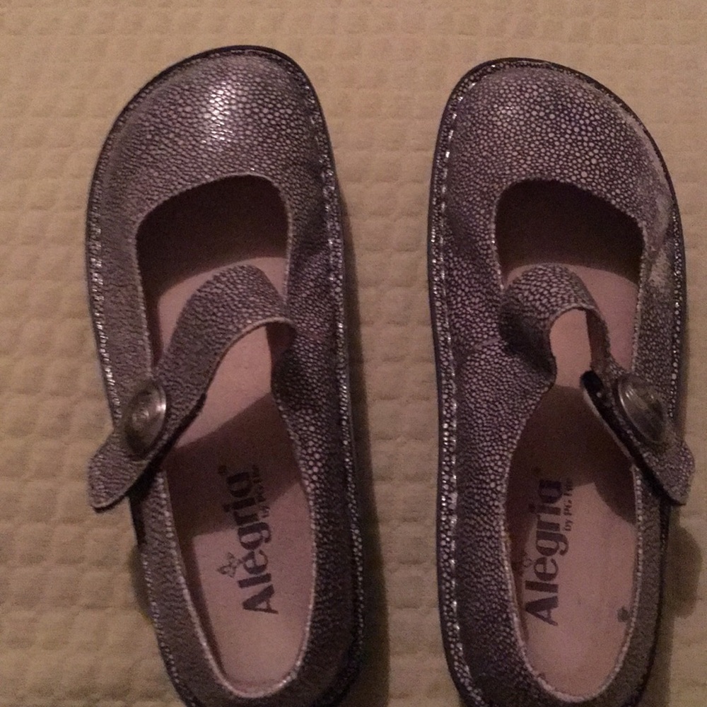 Algeria Mary Jane nursing shoes